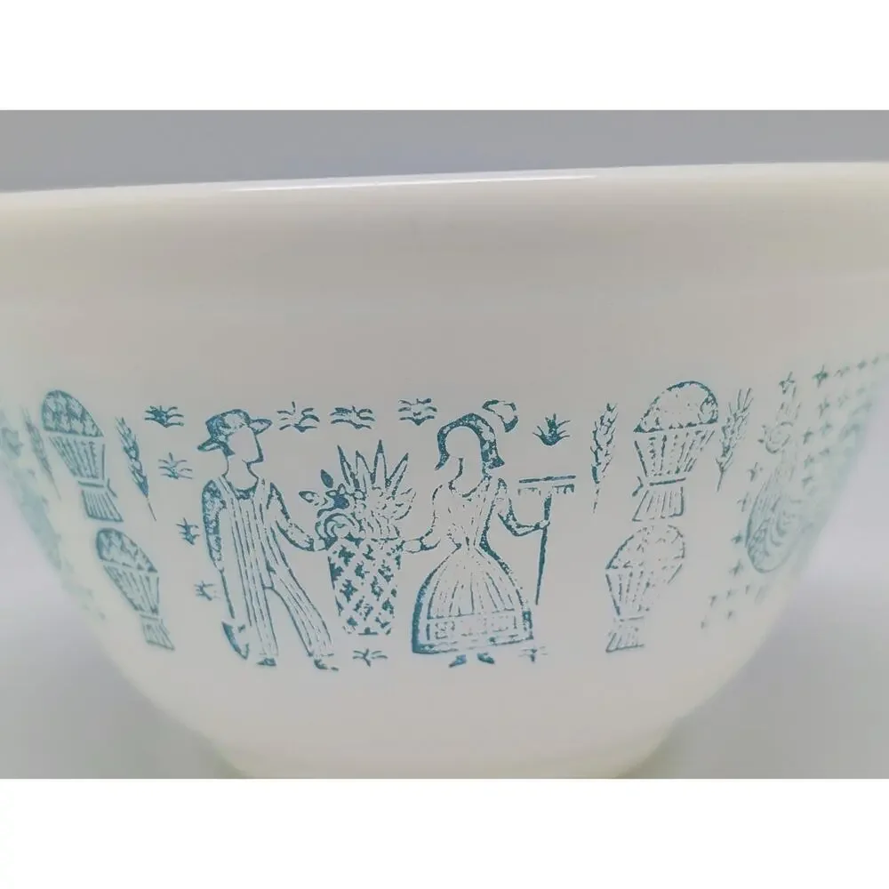 VTG Pyrex Amish Butterprint #401 Turquoise Milk Glass Mixing Bowl 1 1/2 pt